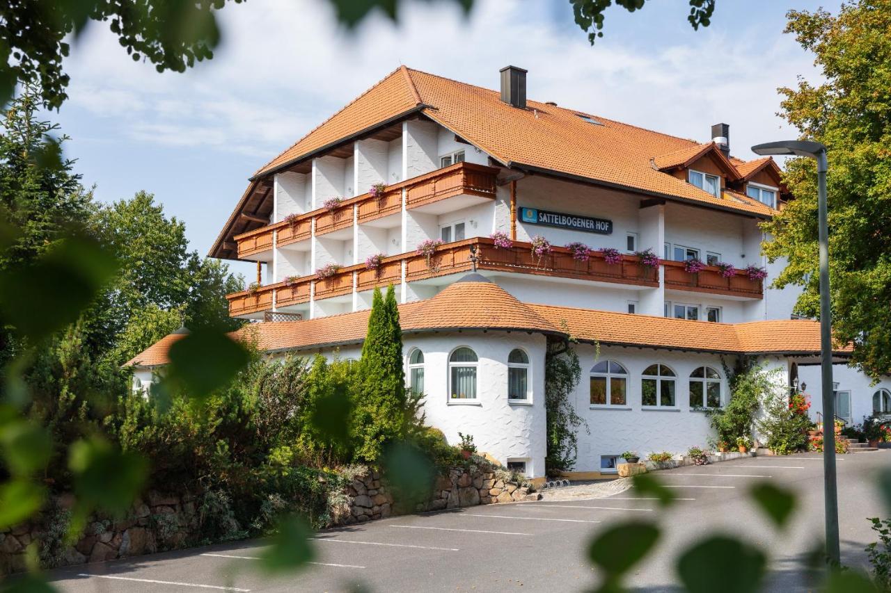 Sattelbogener Hof Hotel Traitsching Exterior photo
