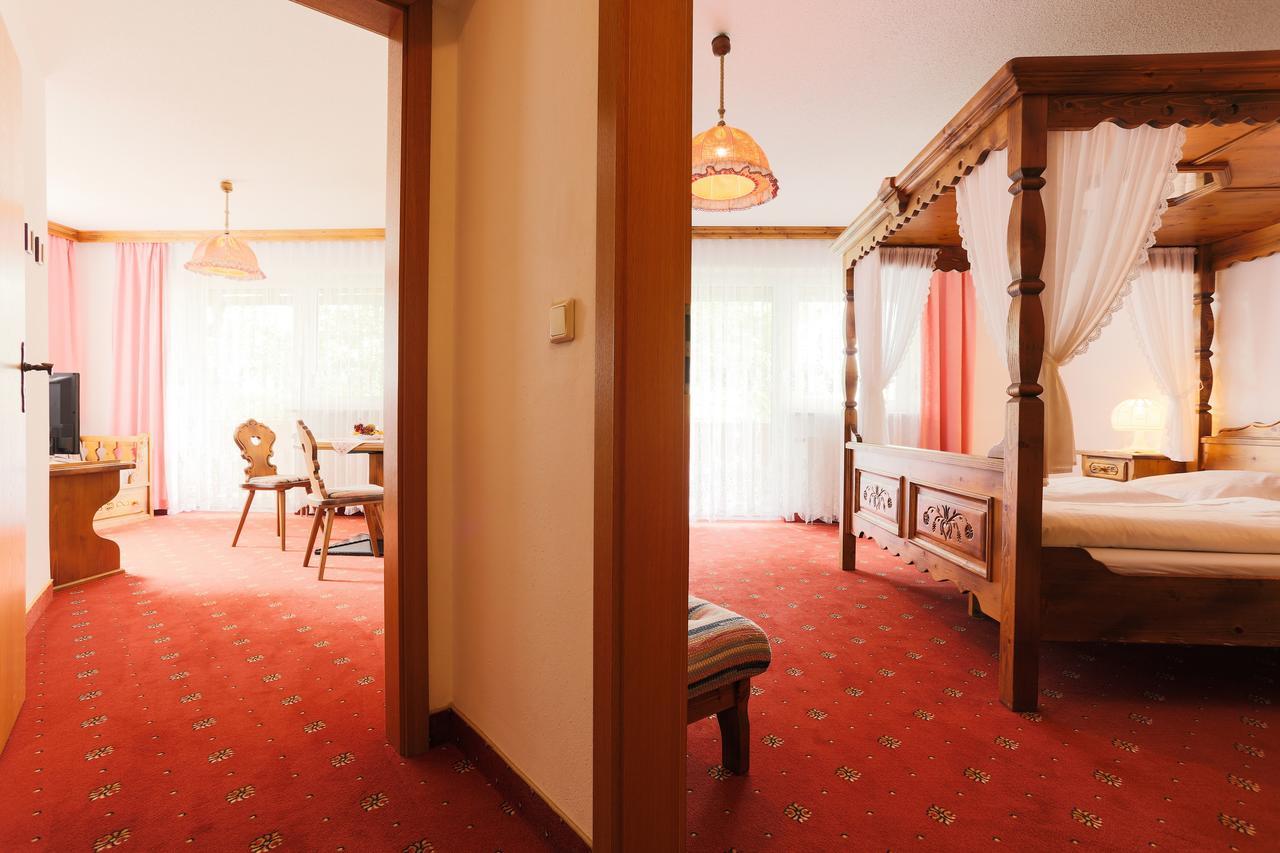 Sattelbogener Hof Hotel Traitsching Exterior photo